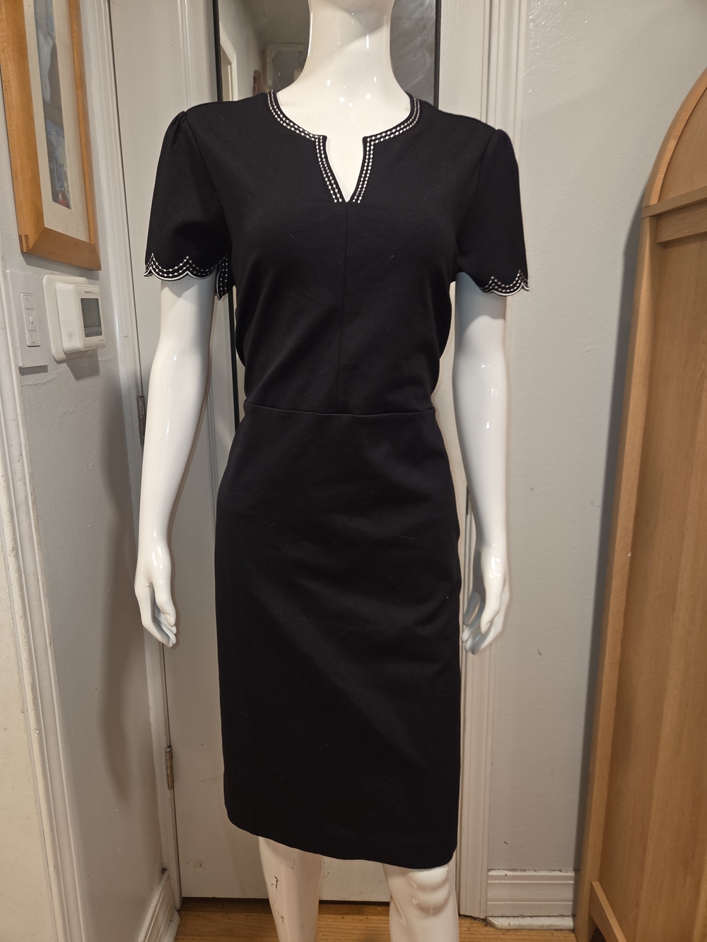 Ann Taylor Beautiful Black Scallop-Trim Sheath Midi Dress Sz 12
